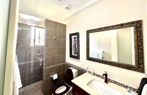 Port of Spain Appartement | Pandora Luxury Home in POS: Queen Guest Room