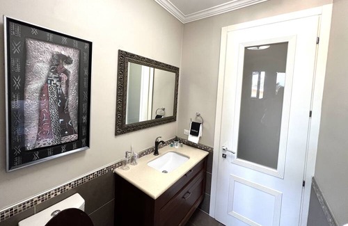 Port of Spain Appartement | Pandora Luxury Home in POS: Queen Guest Room
