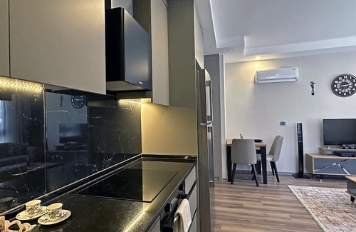 Gazipasa Appartement | Hillside Luxury: Modern 1-BR, 10-Min Walk to Gazipasa Center & Beach