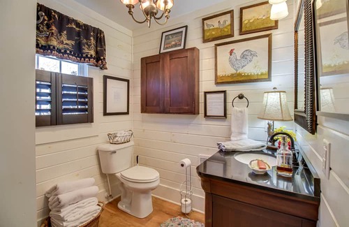 Roseland Maison | Remote ‘Possum Farmhouse’ Retreat on 10+ Acres!