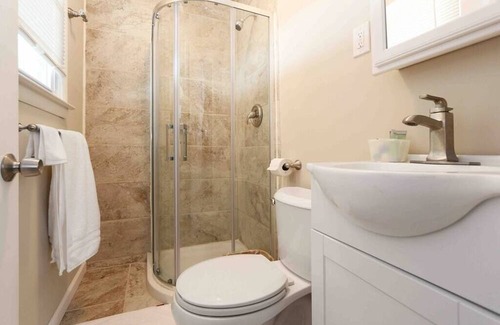 Egg Harbor Township Maison | Suburban Retreat for 16!