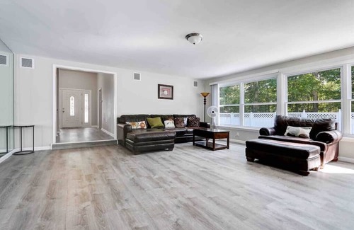 Egg Harbor Township Maison | Suburban Retreat for 16!