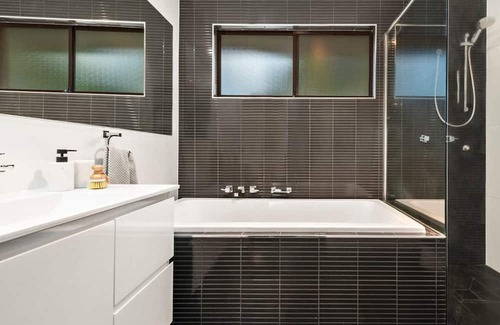 Elermore Vale Maison | Aries Abode - 3 Bedroom Newcastle Boutique Accomodation