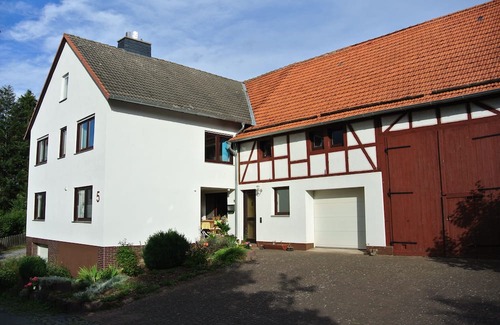Korbach Appartement | Ruhige Fewo Gutsweg Mit Wasserbett in KB Meineringhausen für Familien & Monteure