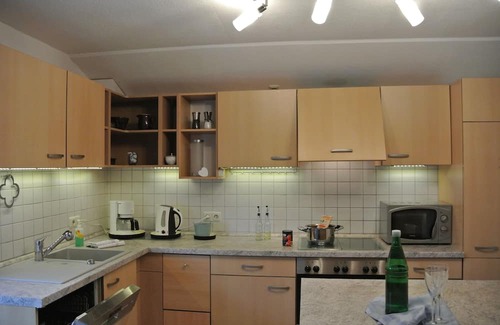 Korbach Appartement | Ruhige Fewo Gutsweg Mit Wasserbett in KB Meineringhausen für Familien & Monteure