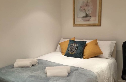St. Pancras Maison | (121) Comfort 5 Bedroom House in Euston, Central London - up to 11