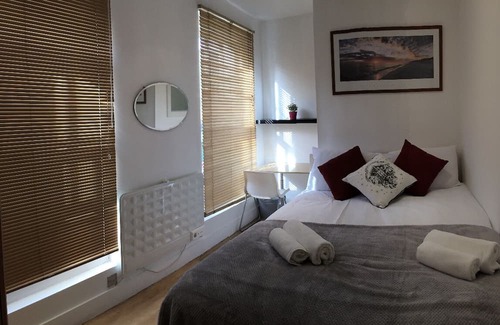 St. Pancras Maison | (121) Comfort 5 Bedroom House in Euston, Central London - up to 11