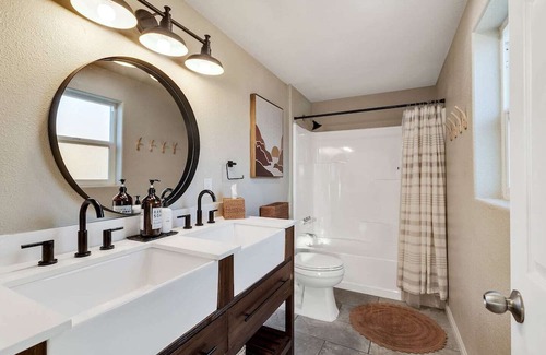 Twentynine Palms Maison | Private Home | Pool - Firepit - Casa Delfin