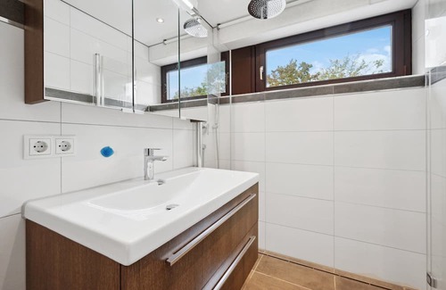 Boeblingen Appartement | Artistic 2BR Apartment "TULIP" I Netflix I Parking I Home office I Balcony