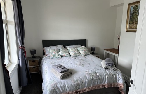 Timaru Maison | Beautifully renovated duck back cottage Close to Bay and town