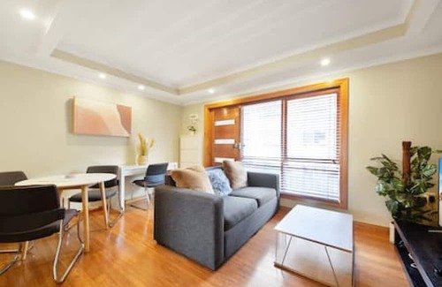 Melbourne Appartement | Fly Around Town in Pocket Rocket