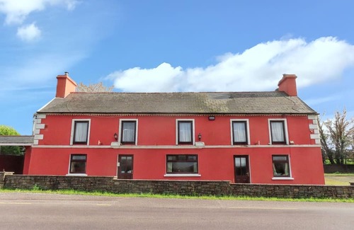 Skibbereen Maison | Homerez - House in Skibbereen, Bar included