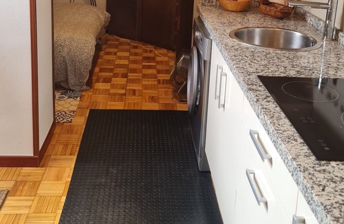 San Lazaro y Otero Appartement | Pequeño Apartamento con Wifi Lado Palacio Deportes. Próximo Salidas Autopista