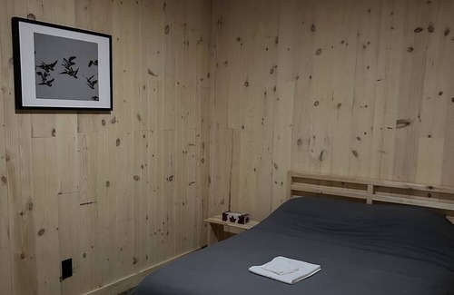 Sainte-Seraphine Cabine | Le Lodge Vous Offre une Expérience Paisible et Immersive en Zone Agricole