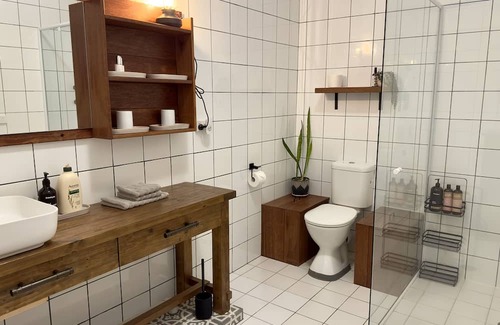 Fernmount Appartement | Stylish Hilltop Escape, Full Mountain Views