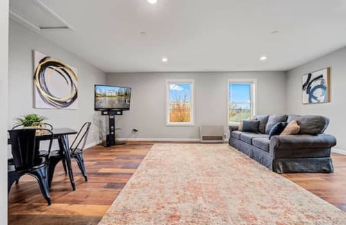 Gorham Appartement | Stylish 1BD Getaway | Wi-fi | Long Term Available