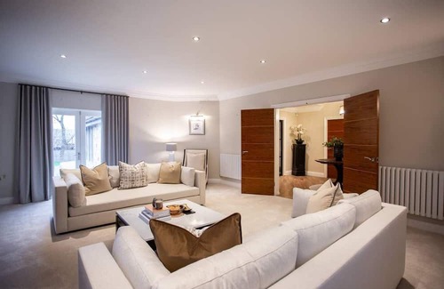 Crawcrook Maison | Welcome to our 5-bed, pool haven in the heart of Medburn Village, Newcastle