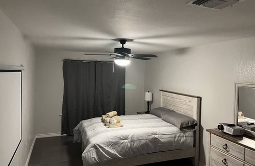 Eagle Pass Maison | Lonestar Lodge- Enjoy Smart TV with Disney, Amazon Prime, Ext. nearby Casino!