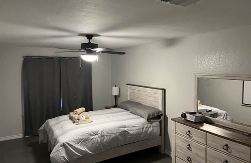 Eagle Pass Maison | Lonestar Lodge- Enjoy Smart TV with Disney, Amazon Prime, Ext. nearby Casino!