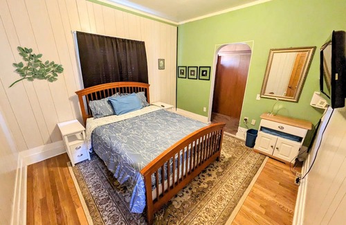 Lynden Maison | Downtown Dutch Craftsman - Walk to Downtown!