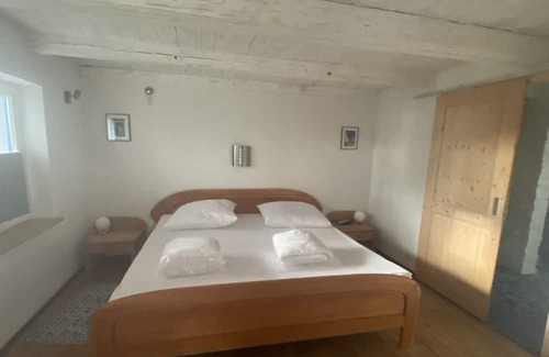 Oberndorf Maison | Reetdachkate am Deich auf Großem Grundstück