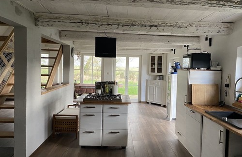 Oberndorf Maison | Reetdachkate am Deich auf Großem Grundstück