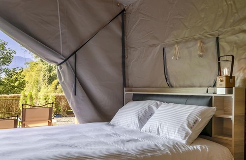 Dahu Lit Et Petit-Déjeuner | Grow Tree Glamping