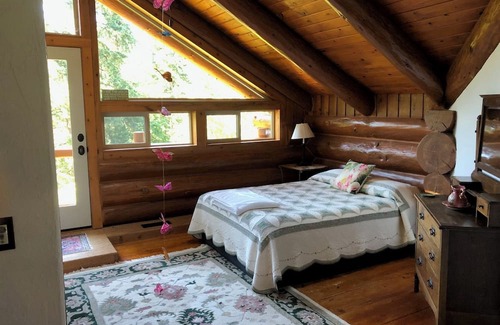 Eugene Maison | Spectacular log lodge on 5 acres of parkland 10 minutes from the city of Eugene