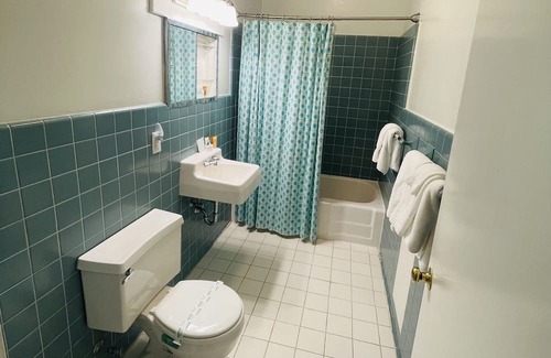 Clemmons Appartement | Steeplechase Room 2queen - Non- Smoking- No Pet