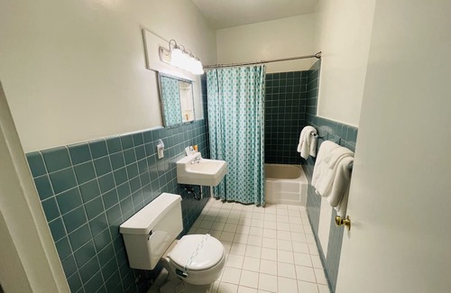 Clemmons Appartement | Steeplechase Room 2queen - Non- Smoking- No Pet