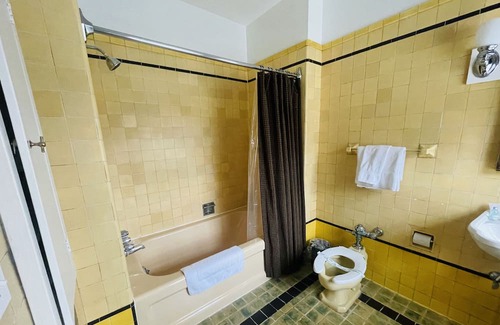 Clemmons Appartement | Walnut Room 2 double - Non- Smoking- No Pet
