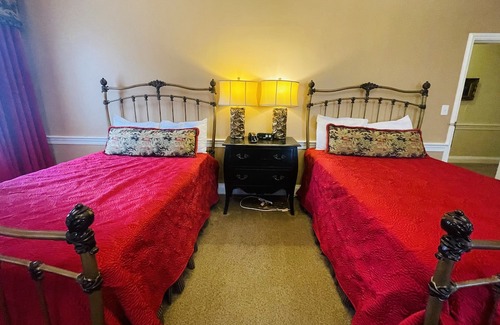 Clemmons Appartement | Walnut Room 2 double - Non- Smoking- No Pet