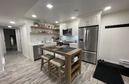 Dawson Creek Maison | Back to basics at Bark & Olive. Close to all amenities. Relax in tranquil