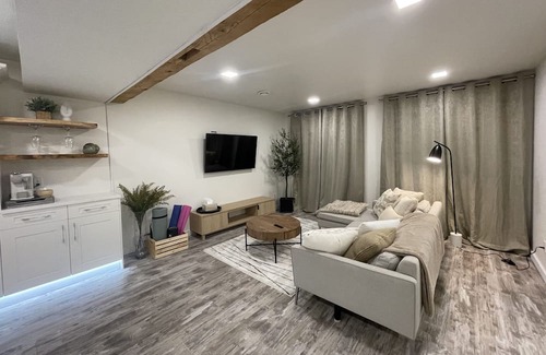 Dawson Creek Maison | Back to basics at Bark & Olive. Close to all amenities. Relax in tranquil