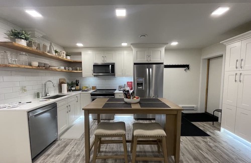 Dawson Creek Maison | Back to basics at Bark & Olive. Close to all amenities. Relax in tranquil