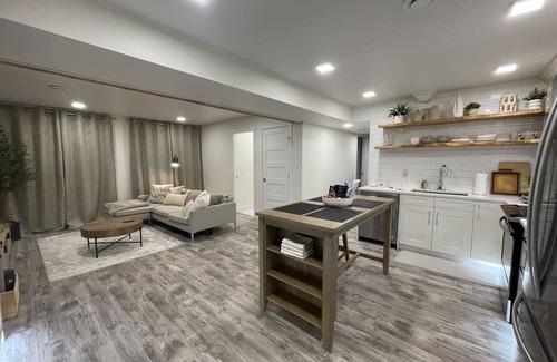 Dawson Creek Maison | Back to basics at Bark & Olive. Close to all amenities. Relax in tranquil