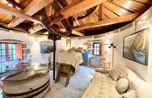 Porto do Barqueiro Maison | The Cliffs - The Painted Mill