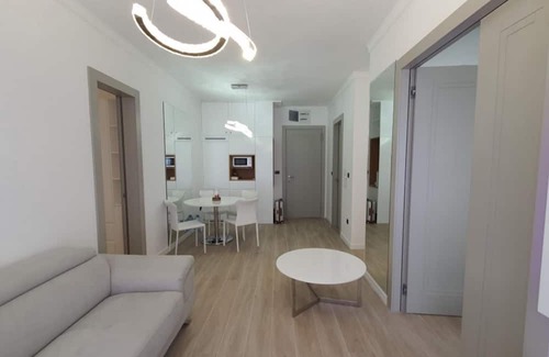Maini Appartement | Luminous Apartment with Balcony near Budva Riviera