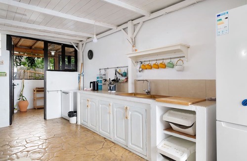 Tabayesco Appartement | Vacation Apartment 'Eco Casa Tierra' with Sea View, Private Pool and Wi-Fi