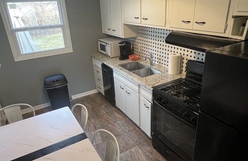 Shawnee Maison | Cozy two bedroom home near downtown Shawnee