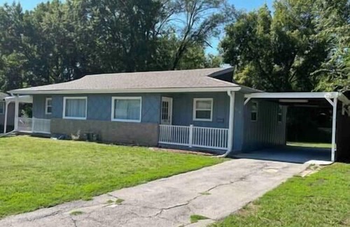 Shawnee Maison | Cozy two bedroom home near downtown Shawnee