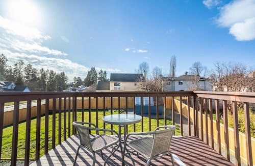 Kent Maison | Upscale Kent 1BR, close to Groceries, Shopping & Movies, by Blueground