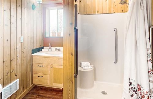 Vashon Island Maison | Enchanting & tranquil waterfront escape with patio, fire pit, & amazing views