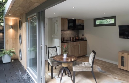 Hillrise Cabine | Stunning Highgate / Crouch End Garden Annexe