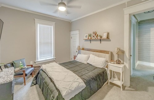 Decatur Maison | Tesla Charger!! Remodeled 5 bed! Sleeps 12.