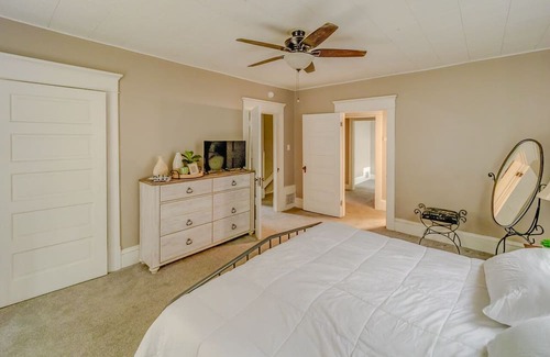 Decatur Maison | Tesla Charger!! Remodeled 5 bed! Sleeps 12.