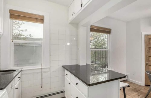Whittier Copropriété | Modern furnished apartment ideally for traveling nurses. Stay in style