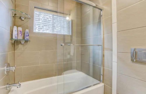 Fetters Hot Springs-Agua Caliente Maison | 4 BD/4 BA Modern Lux Sonoma Home w/ Game Room+BBQ