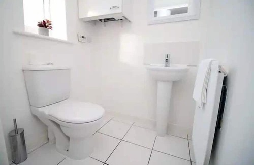 Magor Maison | Seymour Way (Stunning 4 bed with FREE parking)