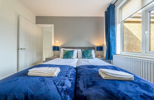 Luton Maison | Captivating 4 BR Terraced House in Luton's Prime Location
